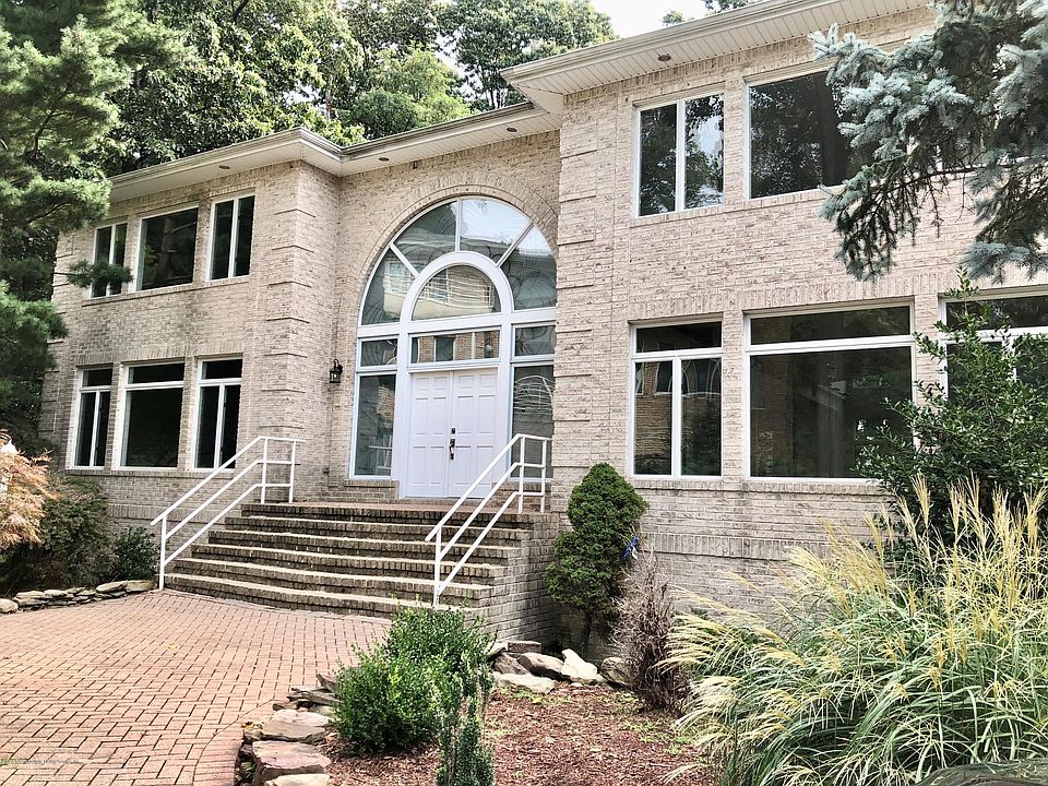 1st image of 25 Coldspring Ct