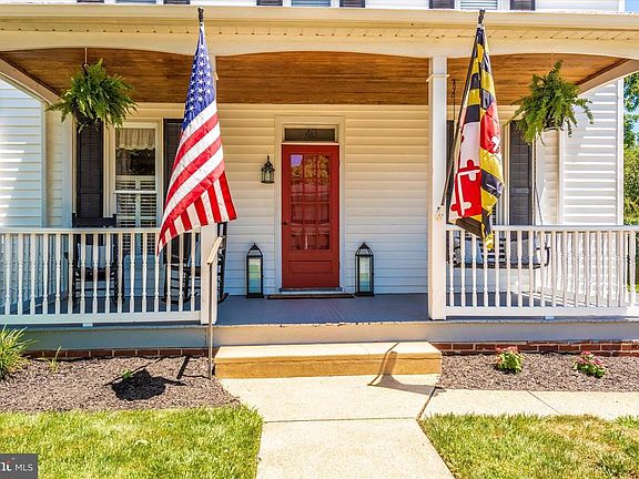 Exterior Front-Porch Detail