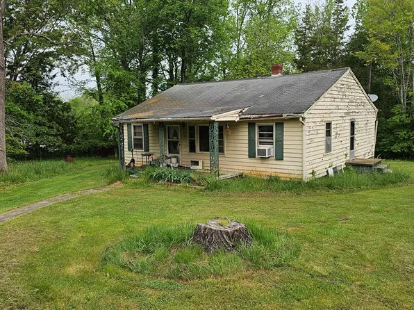 610 W 4th St, Chase City, VA 23924
