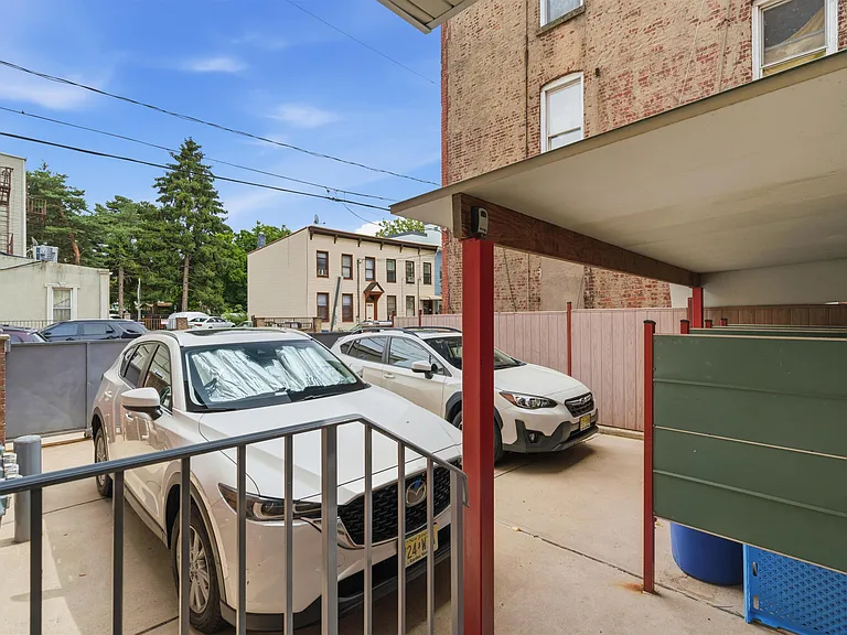 21 Saint Pauls Ave #1 — Photo 26