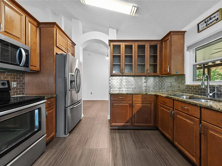 308 Silver Pine Dr — Photo 3