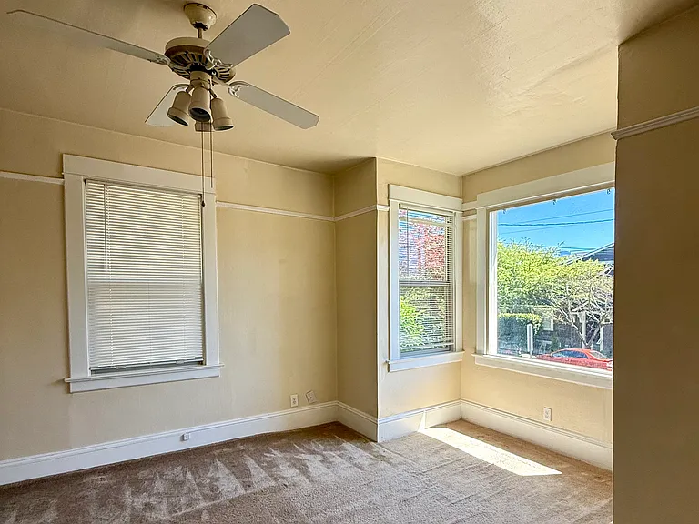 556 Ward St #L — Photo 8