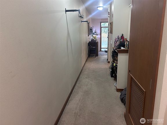 4th image of 910 Gladstone Street #205