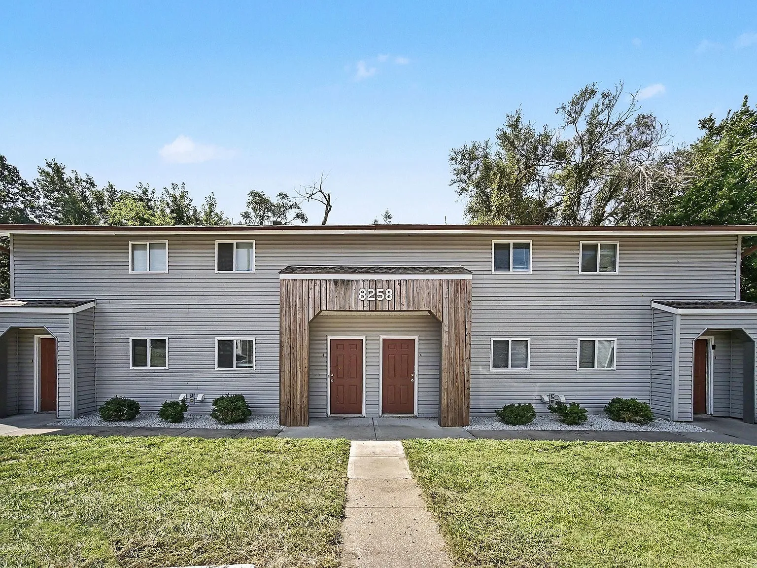 Skylark Point Apartments — Photo 3