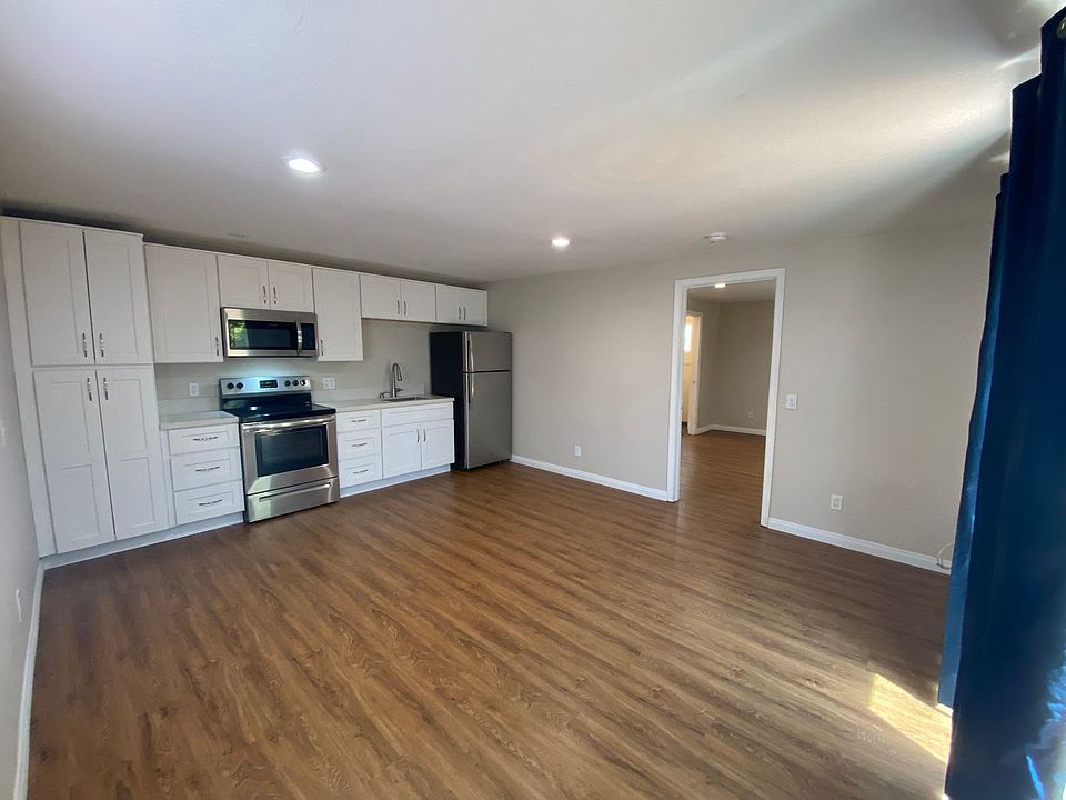 1st image of 1021 Capistrano Dr #B