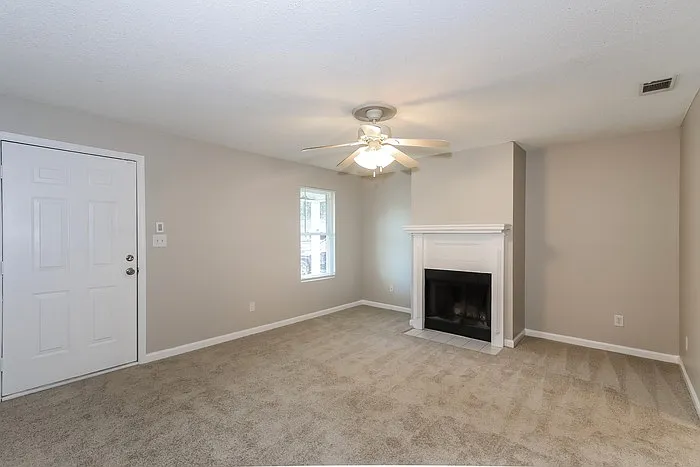 3 bed, 2.0 bath, 1220 sqft, $1,495 — Photo 3