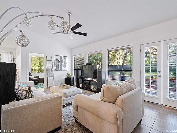 4th image of 10013 NW 25th Pl