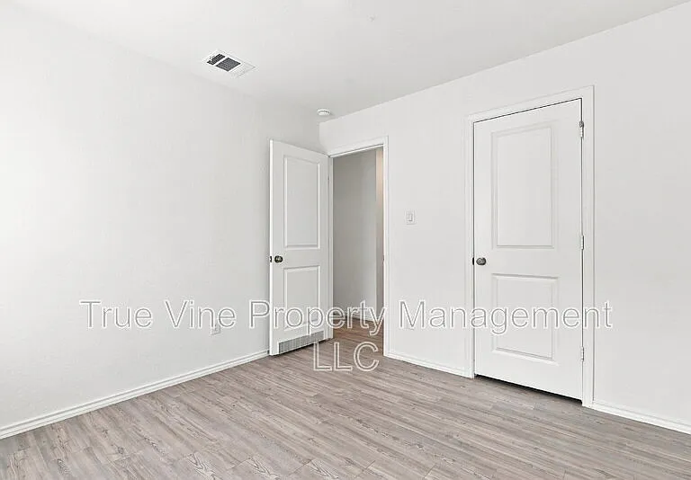2906 Millikan Dr — Photo 21