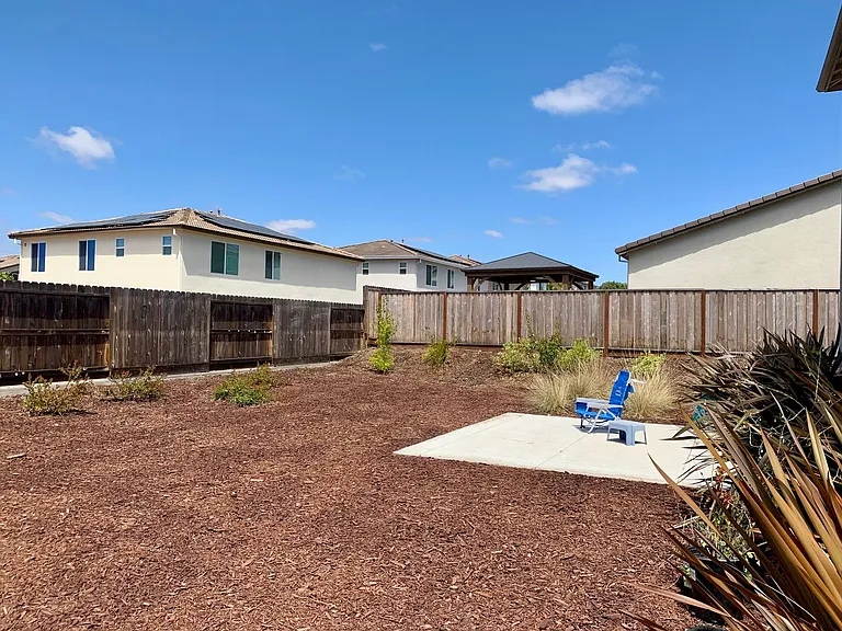 2050 Brighton Dr — Photo 36