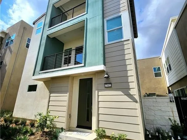 27422 Pioneer Ct, Valencia, CA 91381