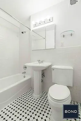 Rented by Bond New York | media 25