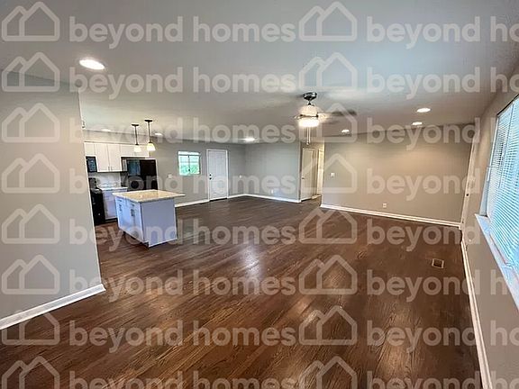 5th image of 727 Hargraves Ave