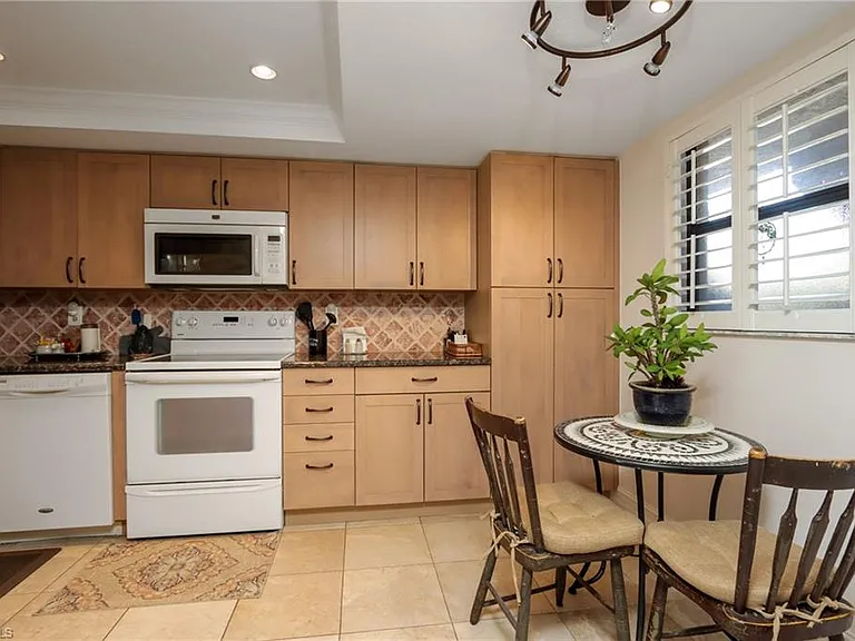 505 Lake Louise Cir #101 — Photo 10