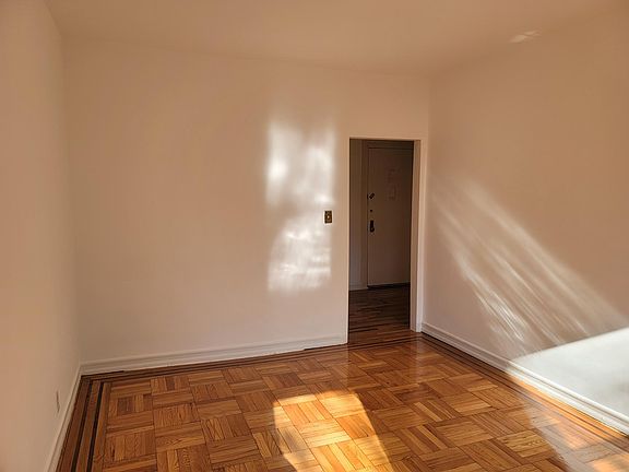 3rd image of 303 E 209th St #5C