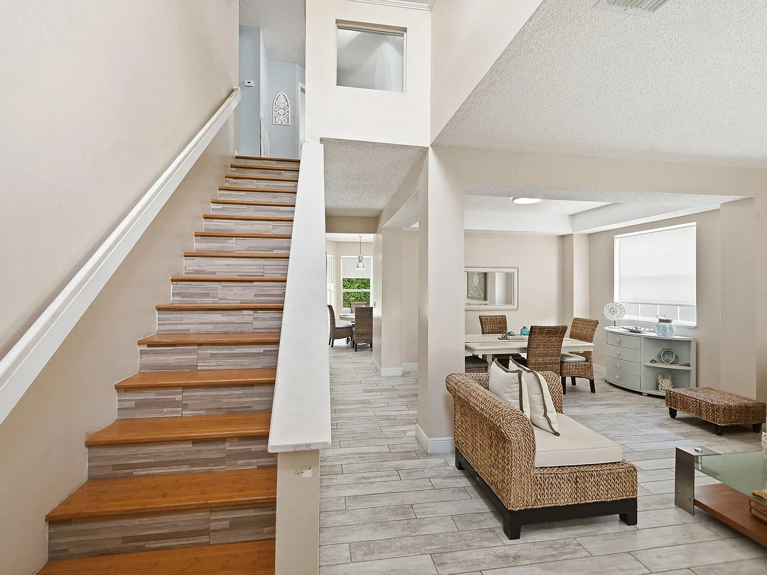 4 bed, 2.5 bath, 2490 sqft, $5,500 — Photo 2
