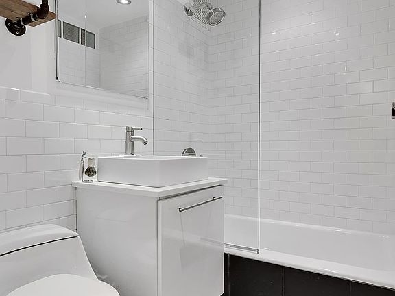 5th image of 100 W 15th St APT 3E
