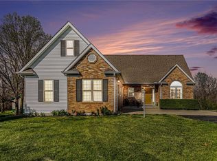 8 Asher Ln, Smithville, MO 64089