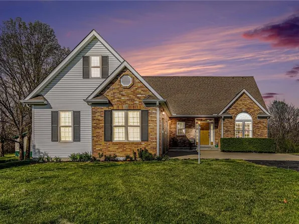 8 Asher Ln, Smithville, MO 64089