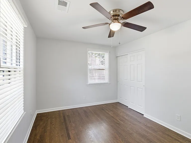 340 Lynn Dr — Photo 20