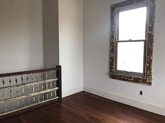 4th image of 2131 Urquhart St