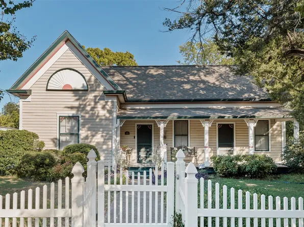 318 S O Connor Rd, Irving, TX 75060