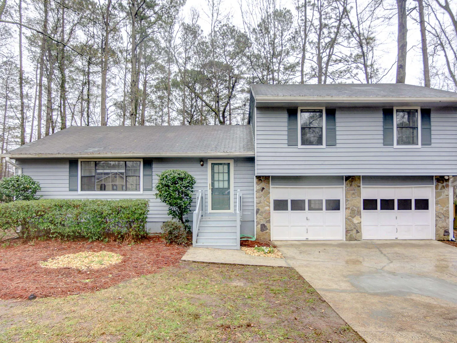 3 bed, 2.0 bath, 1409 sqft, $1,925 — Photo 2