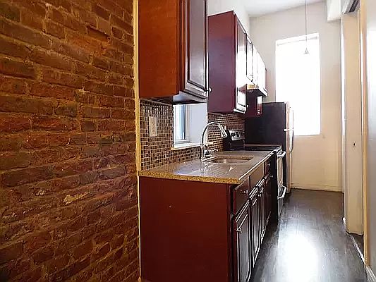 5th image of 469 Wilson Ave #1B