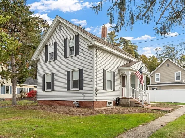65 Church St, Merrimac, MA 01860