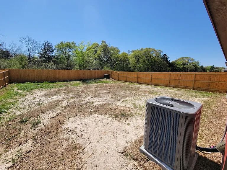 2136 Heritage Ln — Photo 20