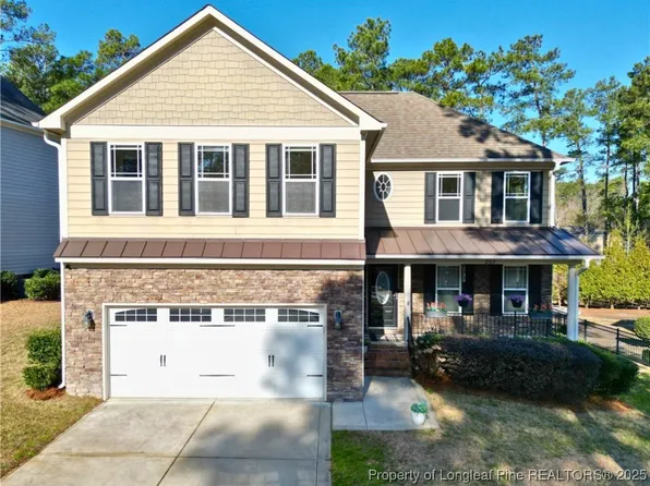 207 Heather Brook Cir, Spring Lake, NC 28390