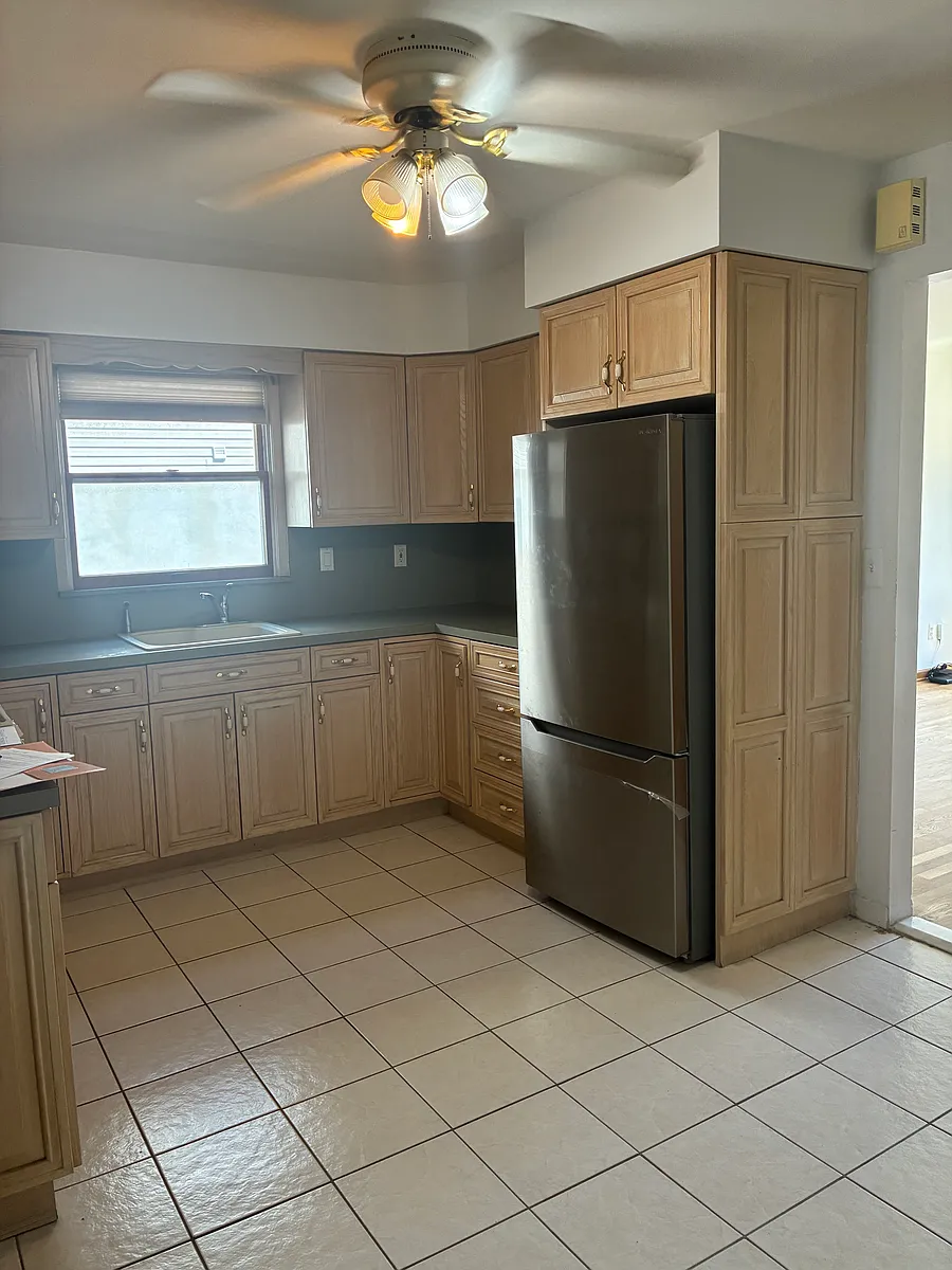Building Photo - 421 Clarkson Ave #1