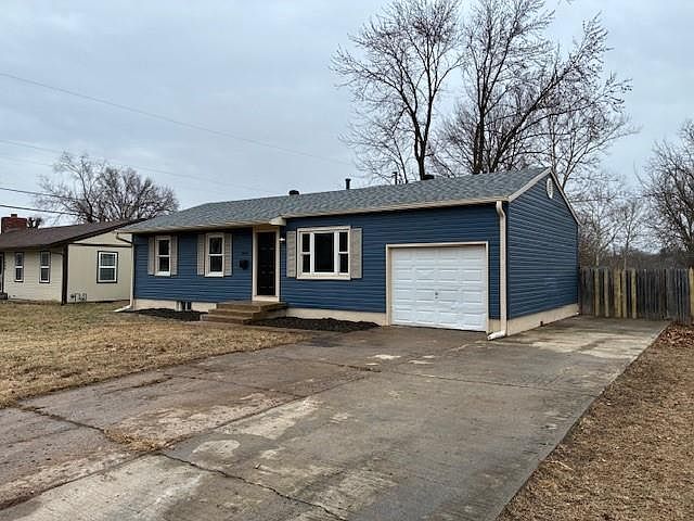 1st image of 1611 S Queen Ridge Way