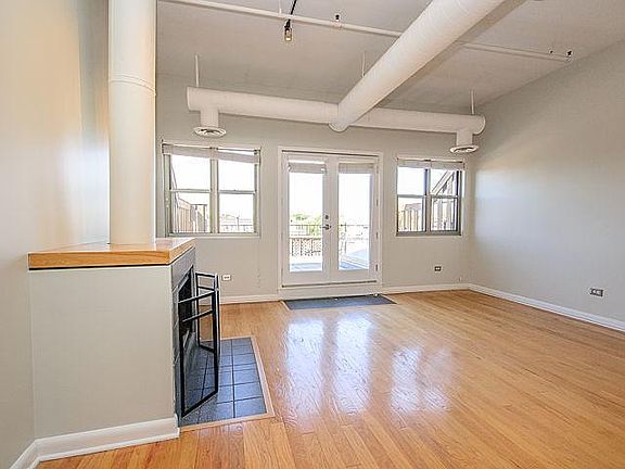 4th image of 2752 N Wayne Ave #J