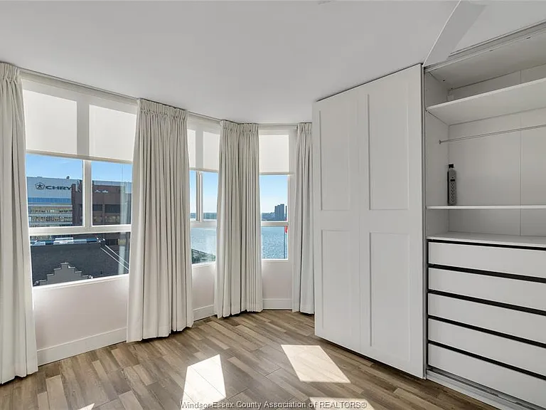 75 Riverside Dr E #1902 — Photo 25