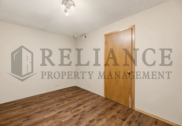 516 N Lakeside Dr — Photo 43