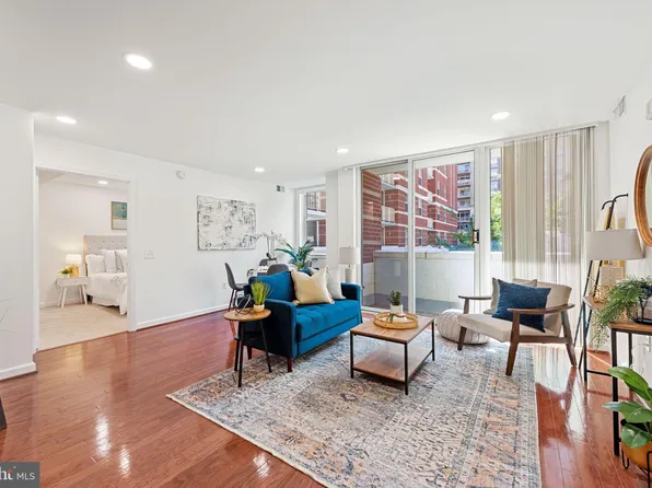 880 N Pollard St APT 301, Arlington, VA 22203