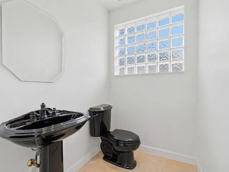1716 NW 124th Way — Photo 17