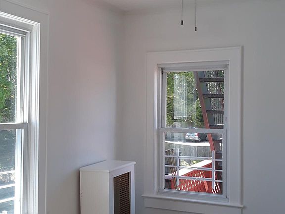 3rd image of 105 Waring Pl Floor 2