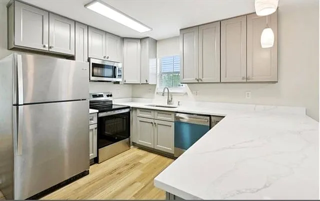 2 bed, 1.0 bath, 1226 sqft, $1,500 — Photo 3