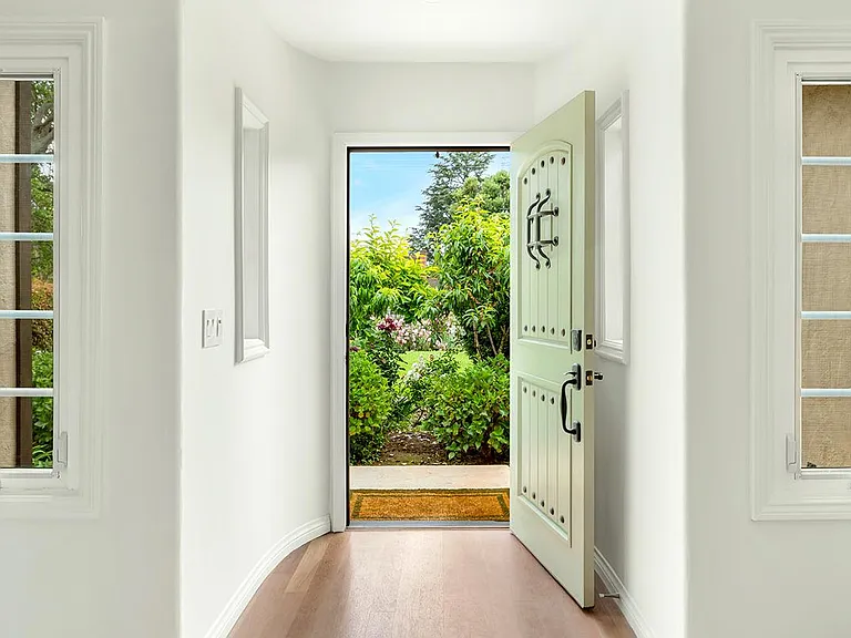 2173 San Pasqual St — Photo 3