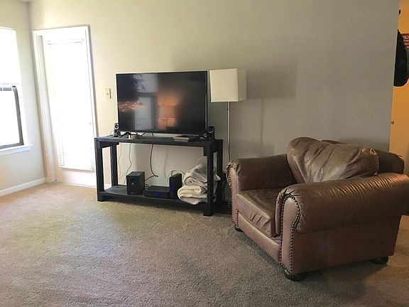 2nd image of 669 Woodduck Ct