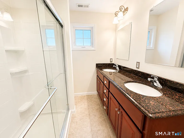 8 Old Oak Dr #8 — Photo 6