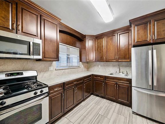 3rd image of 2109 New York Ave