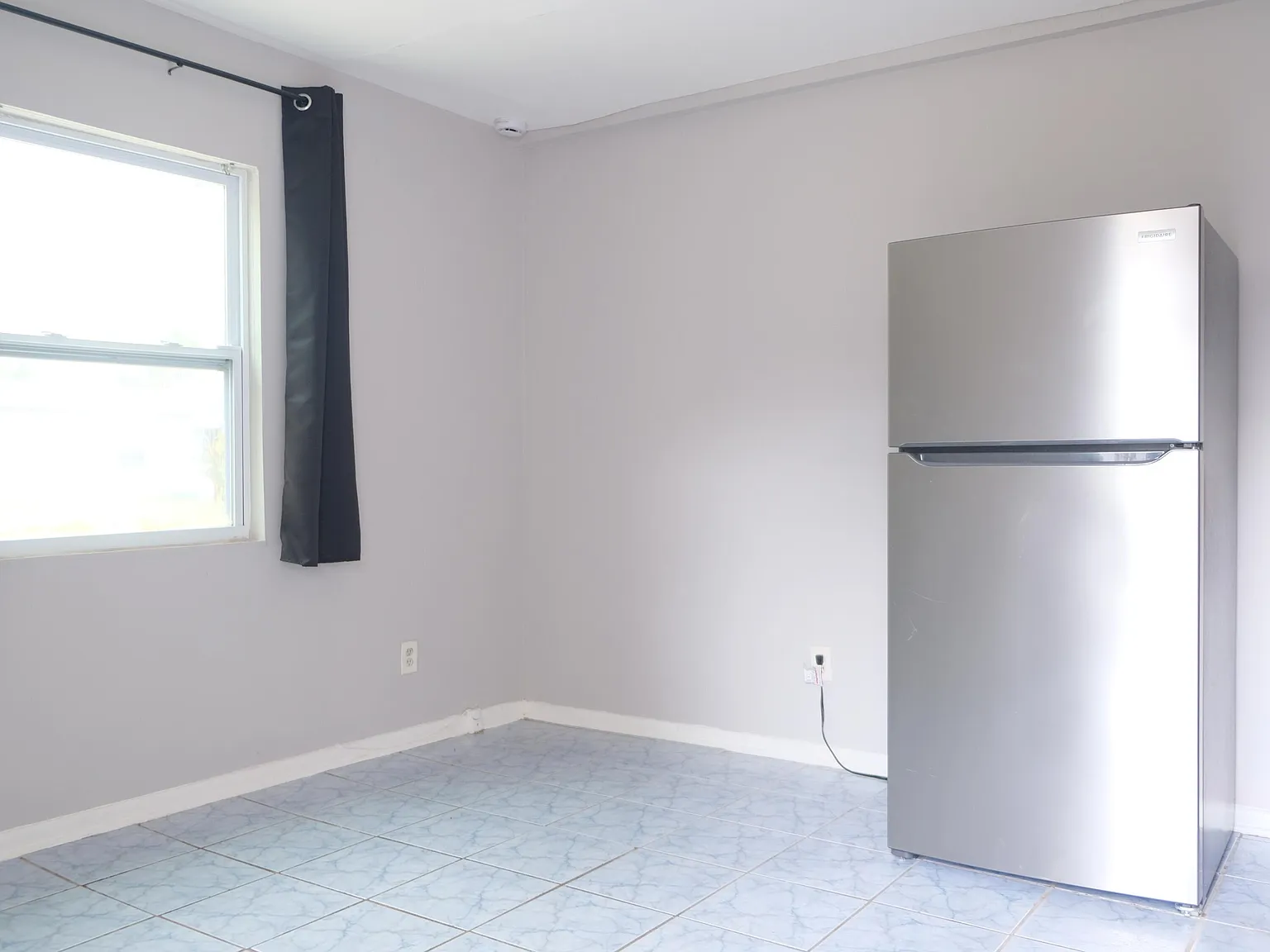 Studio, 1.0 bath, 350 sqft, $1,250 — Photo 2