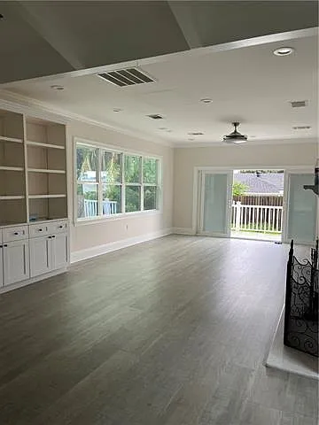 4 bed, 2.5 bath, 2400 sqft, $3,000 — Photo 3