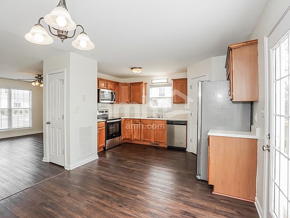 5th image of 284 Sunny Slope Ct
