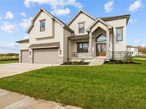 5695 Thousand Oaks Dr, Parkville, MO 64152