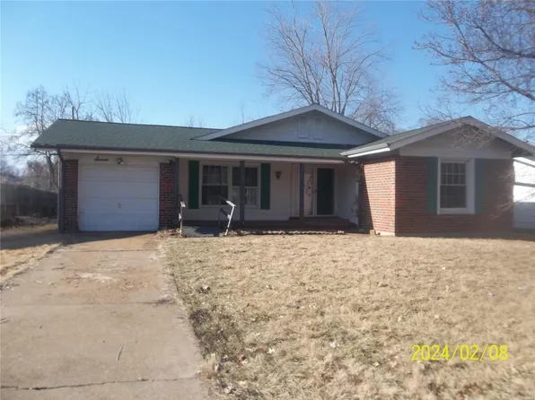 7 Cricket Ct, Florissant, MO 63033