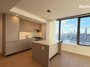 3 Court Sq #4202, Long Island City, NY 11101