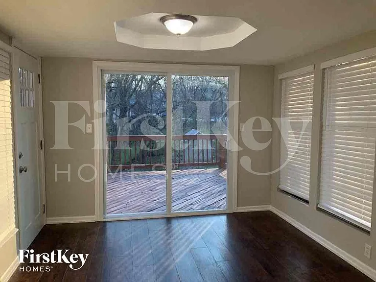 2412 Bridger Dr — Photo 2